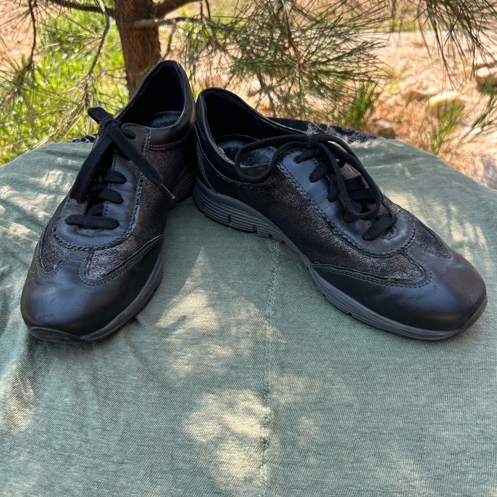 Mephisto Runoff Air Jet System sneakers in size 6.5 for women.